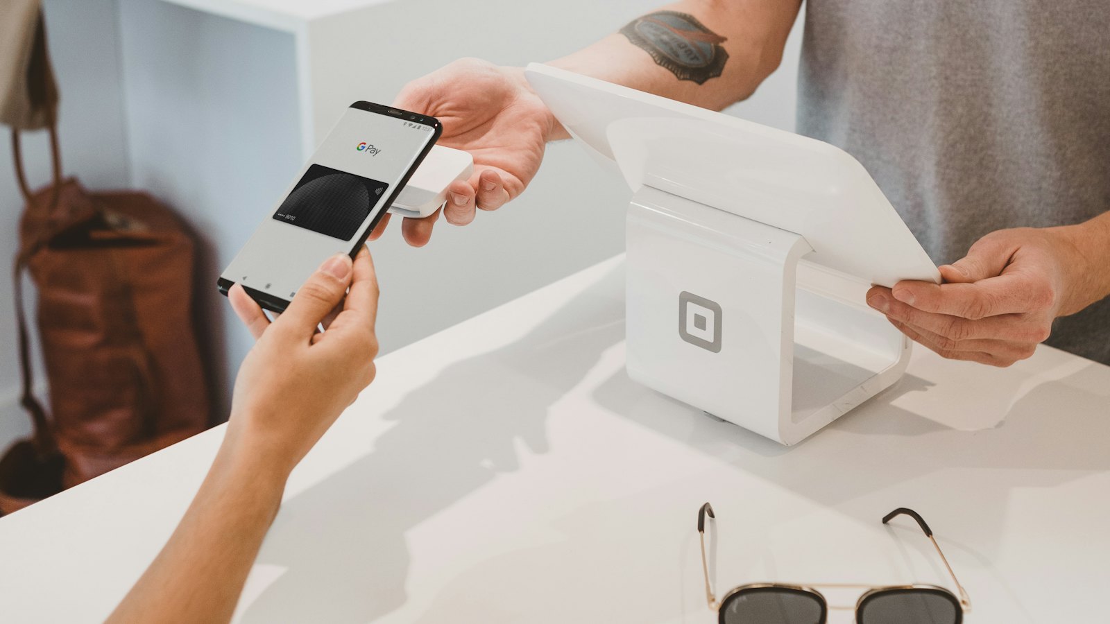 Retail customer service environment with omnichannel technology